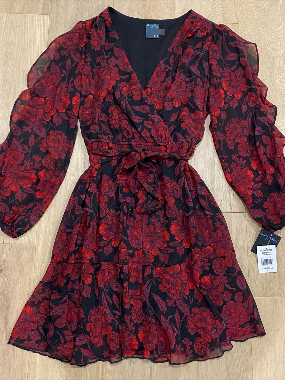 Gabby Skye | NWT Red and Black Floral Chiffon Dress ❤️🖤